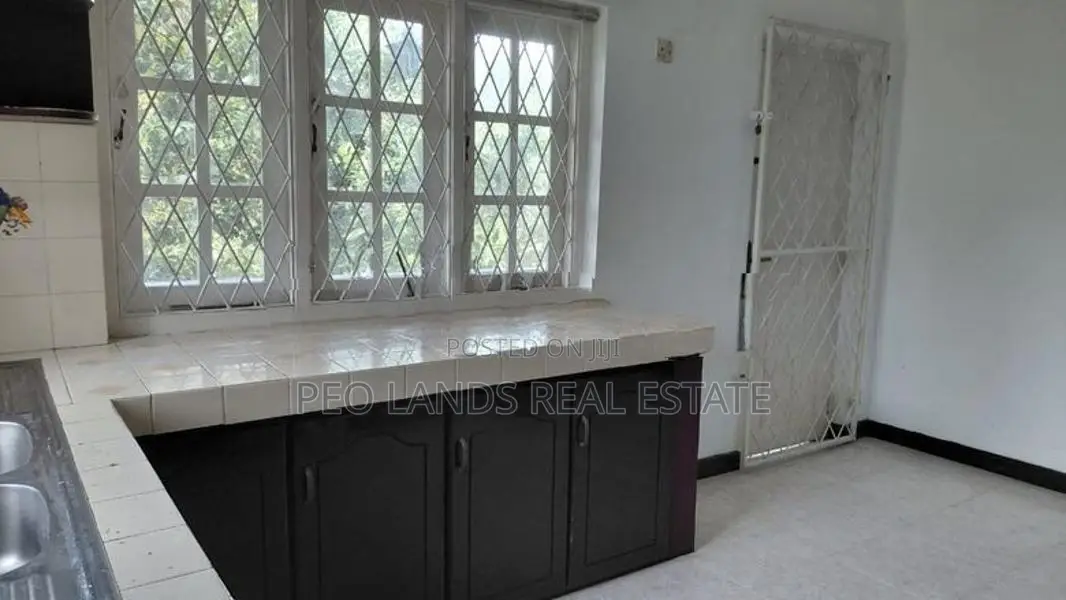 (SH1594) Two Storey House with Apartment for Sale in Aniwatte, Kandy