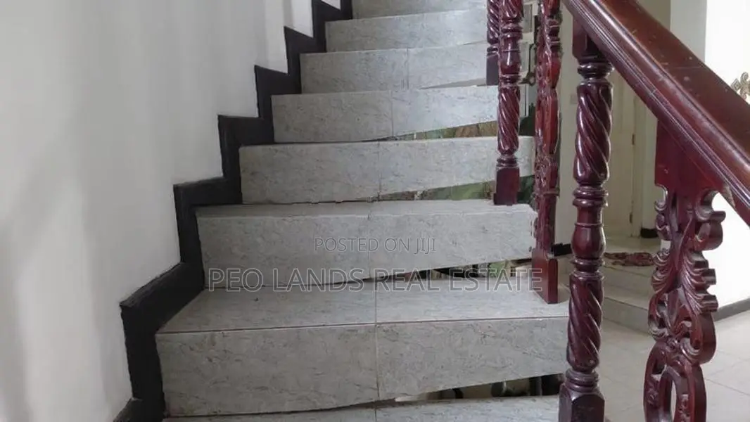 (SH1594) Two Storey House with Apartment for Sale in Aniwatte, Kandy