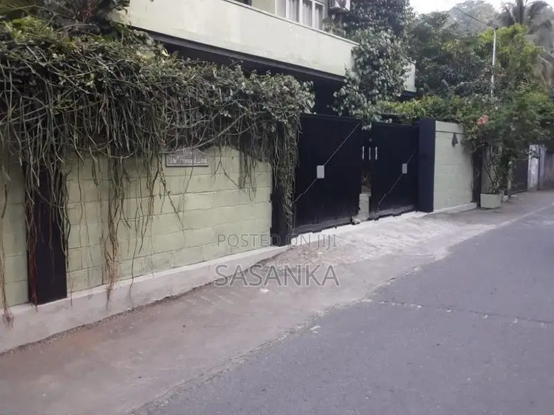 KANDY ANIWATTA 9 ROOMS VILLA AVAILABLE FOR SALE