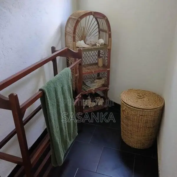 KANDY ANIWATTA 9 ROOMS VILLA AVAILABLE FOR SALE