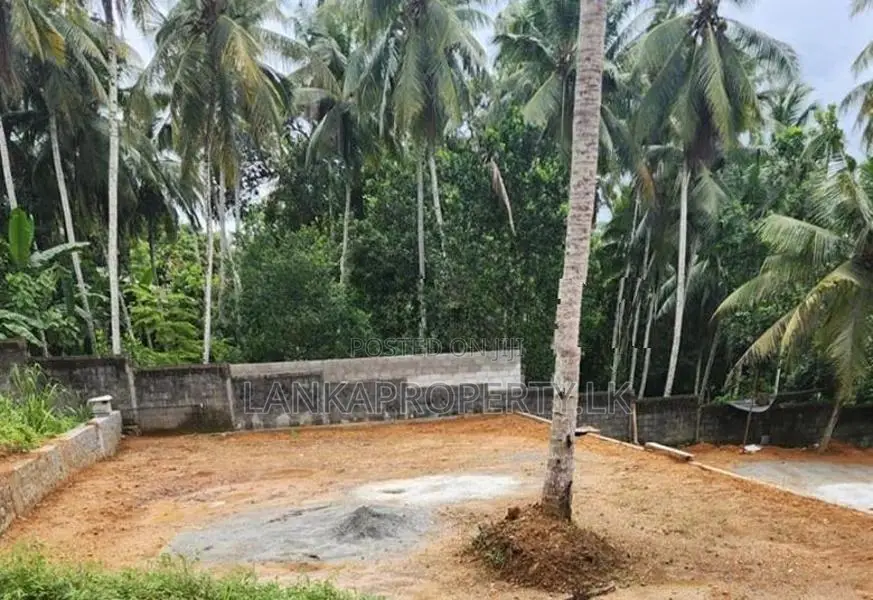 10 Perch Well-Shaped Residential Land for Sale in Athurugiriya
