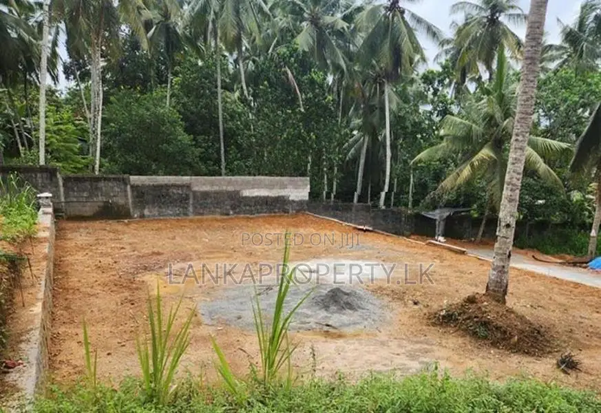 10 Perch Well-Shaped Residential Land for Sale in Athurugiriya