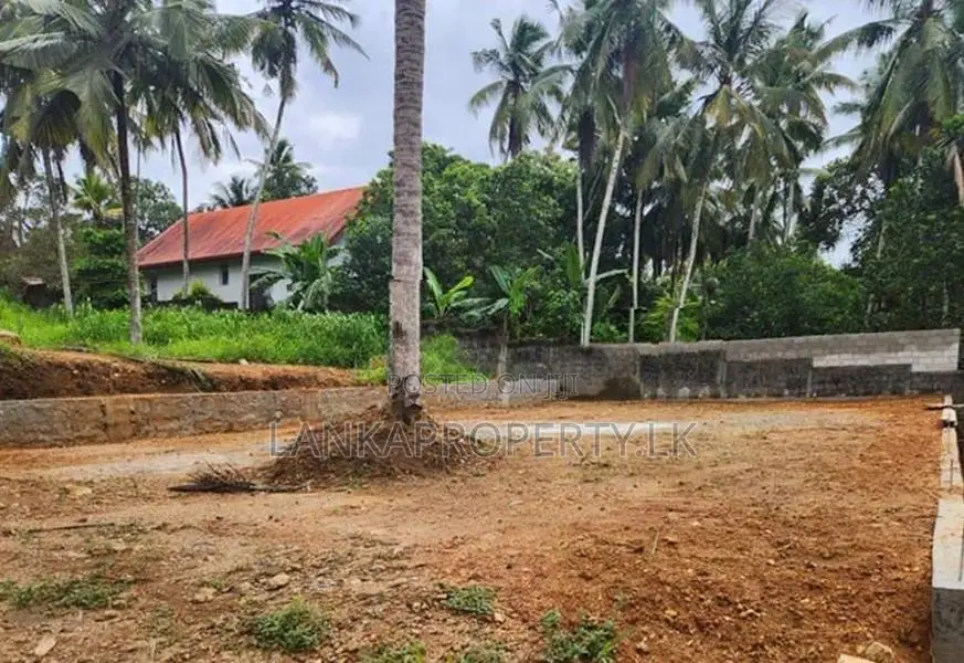 10 Perch Well-Shaped Residential Land for Sale in Athurugiriya