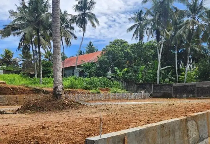 10 Perch Well-Shaped Residential Land for Sale in Athurugiriya