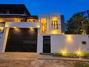 බොරලැස්ගමුවෙන් නවීන පන්නයේ සුකෝපබෝගී අලුත්ම තෙමහල් නිවසක් විකිනීමට