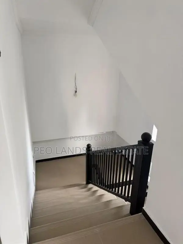 (AC311) Luxury Houses with Warehouse for Sale in Kalubowila