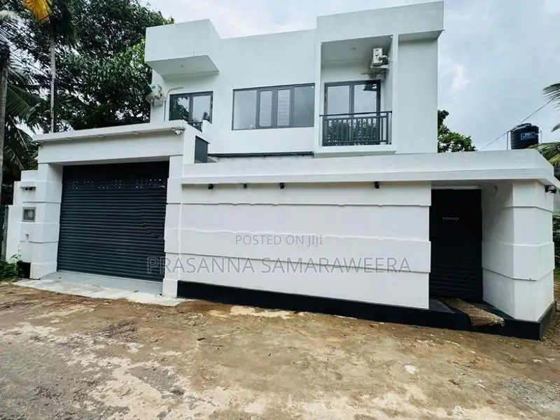 Brand new super house in piliyandala 120 road near by