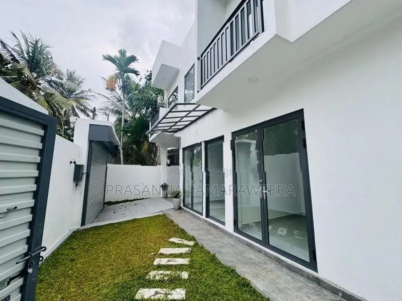 Brand new super house in piliyandala 120 road near by