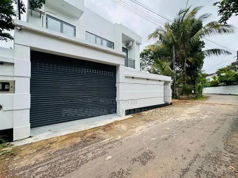 Brand new super house in piliyandala 120 road near by