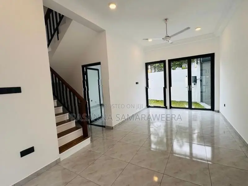 Brand new super house in piliyandala 120 road near by