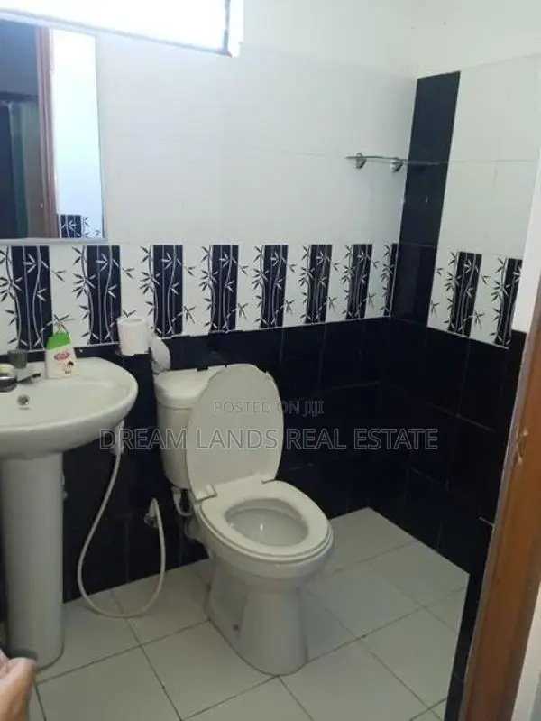 Upper floor for rent commercial propose colombo 5