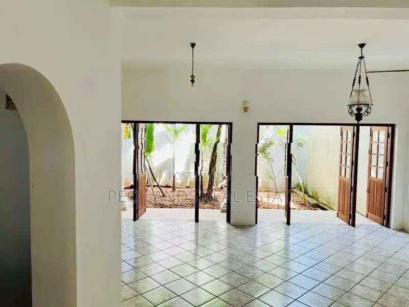 (SH1533) Three Storey House for Sale in Ethul Kotte