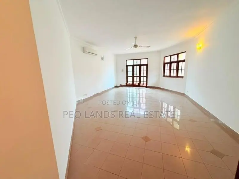 (SH1598) Luxury 3-Storey House for Sale in Rajagiriya
