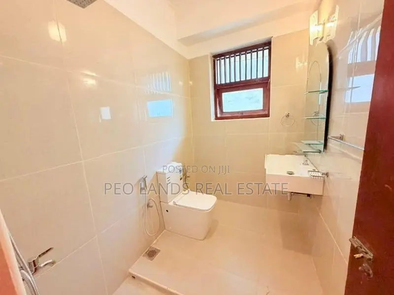 (SH1598) Luxury 3-Storey House for Sale in Rajagiriya