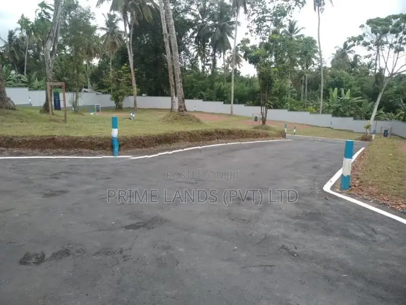 තලවතුගොඩ නගරයට ආසන්නව බිම් කොටස් විකිණීමට
