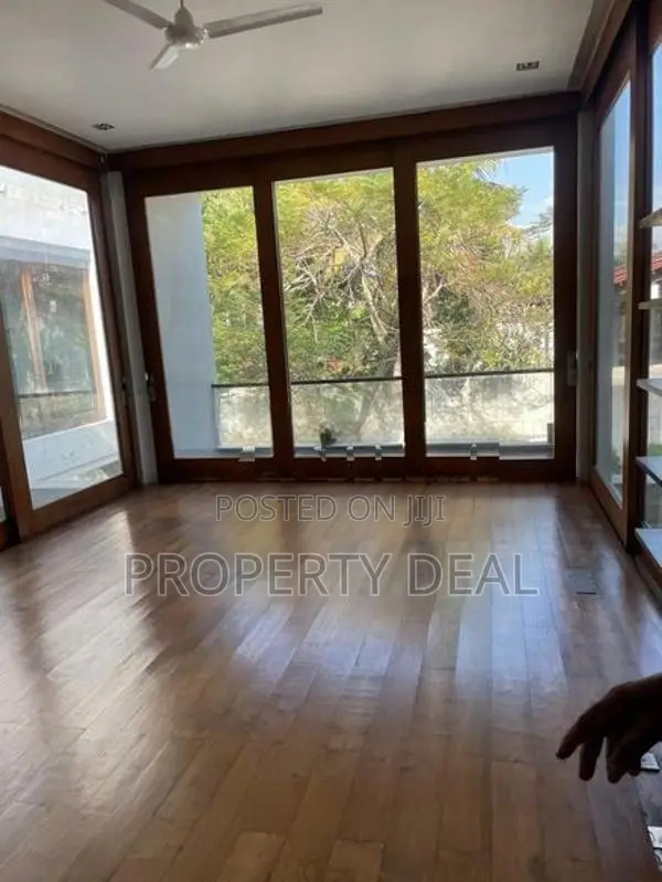Luxury 5 Bedrooms House for Rent in Colombo 03 - PDH80