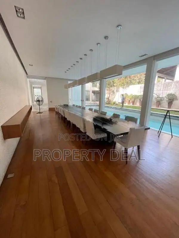 Luxury 5 Bedrooms House for Rent in Colombo 03 - PDH80