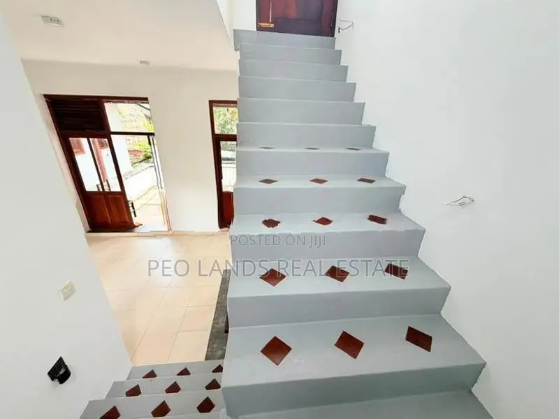 (SR1599) 5.5KW Solar Modern Two-Storey House for Rent in Hokandara