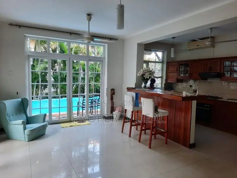 Two Storied House For Rent in Colombo 5 - PDH183