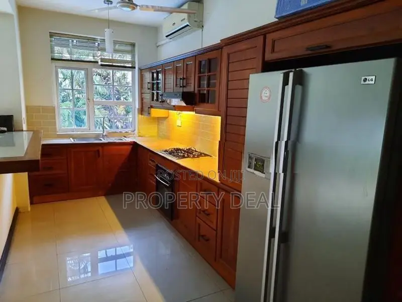 Two Storied House For Rent in Colombo 5 - PDH183