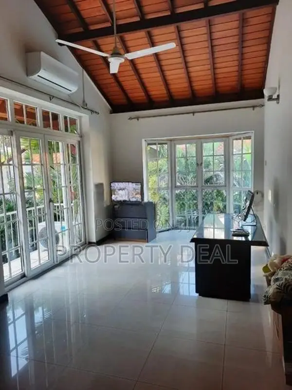 Two Storied House For Rent in Colombo 5 - PDH183