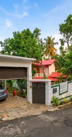 කඩවත වැලිපිල්ලාව නගරයෙන් විකිණීමට ඇති නවීන දෙමහල් නිවස