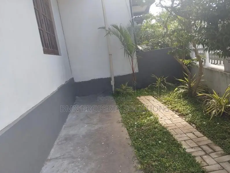 Valuable Land for Sale Thalawatugoda