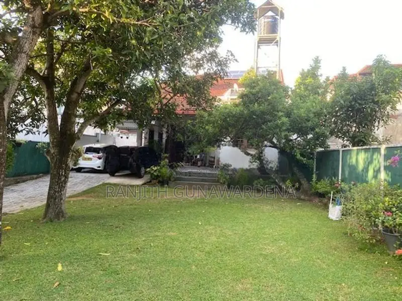House with Garden in Pagoda Road, Nugegoda
