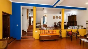 හෝකන්දරින් සුඛෝපභෝගී තෙමහල් නිවසක් විකිණීමට