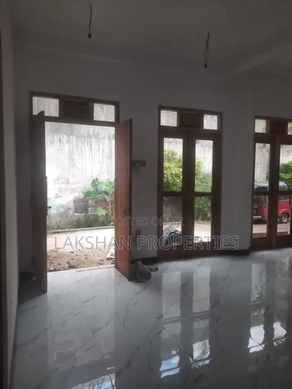 Ground Floor House For Rent In Boralesgamuwa Lake Road