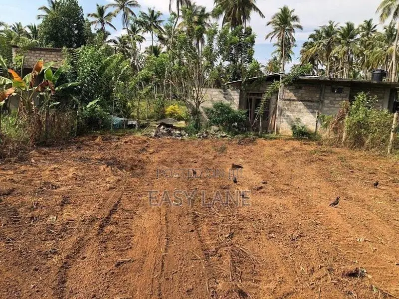 යක්කල - කලගෙඩිහේන වටිනා ඉඩමක්