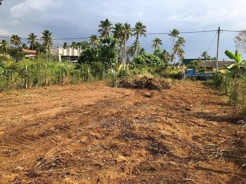 යක්කල - කලගෙඩිහේන වටිනා ඉඩමක්
