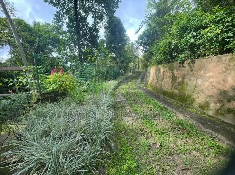 Land with House for Sale – Pilimathalawa