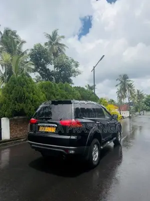 Mitsubishi Montero 2012