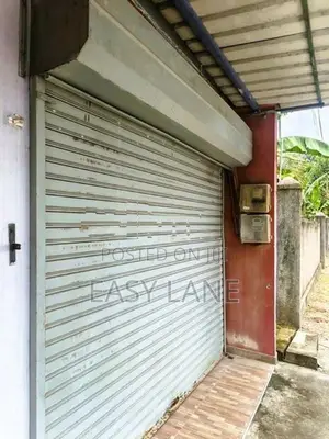 කලගෙඩිහේන – සපුගස්තැන්න ප්‍රදේශයෙන් කඩ කාමරයක් සමග දෙමහල් නිවස විකිනීම