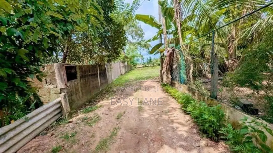 ගම්පහ – ඉඳිගොල්ලෙන් වටිනා බිම් කොටසක් විකිණීමට