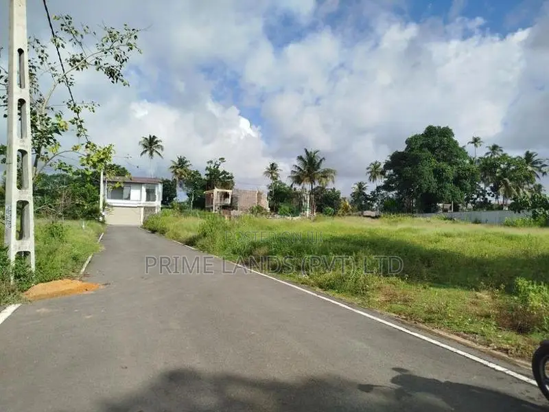 කොට්ටාව මාලඹේ බස් පාරට මුහුනලා බිම් කොටස් විකිණීමට