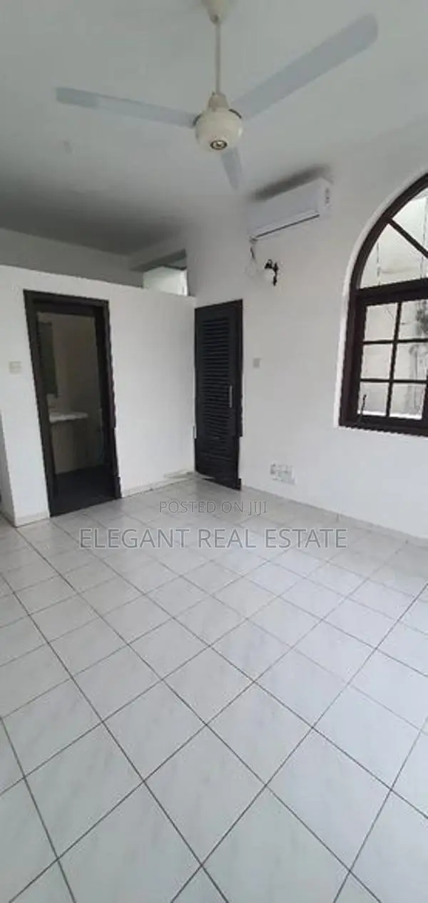 08 Bedroom 02 Storied Luxury House for Sale in Colombo 03 (A1141)