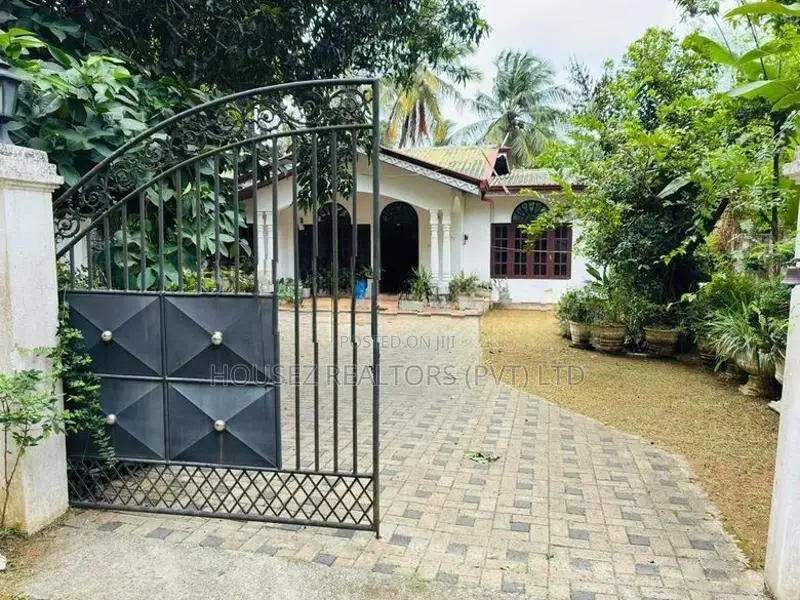Spacious Single-Storey House for Sale in Mawathagama, Kurunegala
