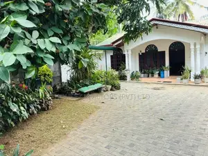Spacious Single-Storey House for Sale in Mawathagama, Kurunegala