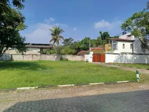 ඇතුල් කෝට්ටේ අදිකාරම් මාවතෙන් බිම් කොටසක් විකිණීමට