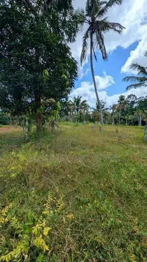 දිවුලපිටියෙන් අඩි 20 මාර්ග නේවාසික ඉඩම් කැබලි 2ක් විකිණීමට