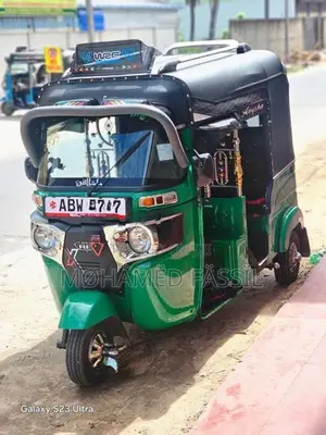 Bajaj RE 2025