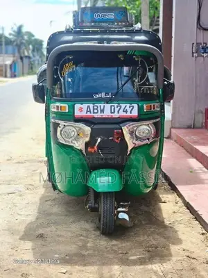 Bajaj RE 2025