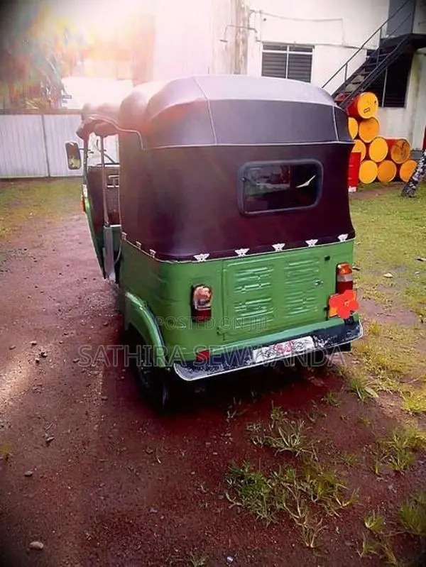 Bajaj RE 2011