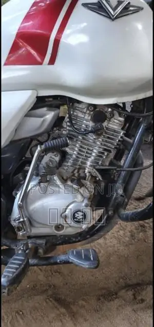 Bajaj V15 2015