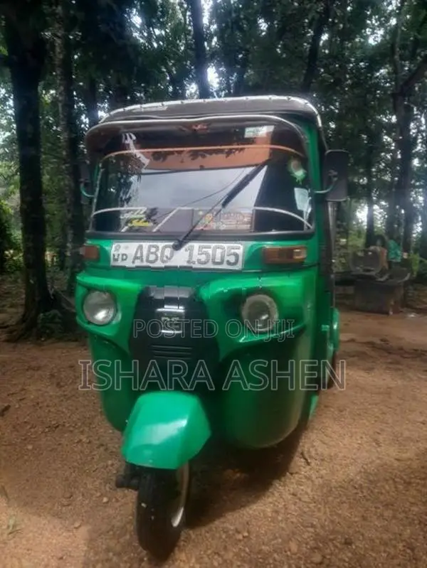 Bajaj RE 2017