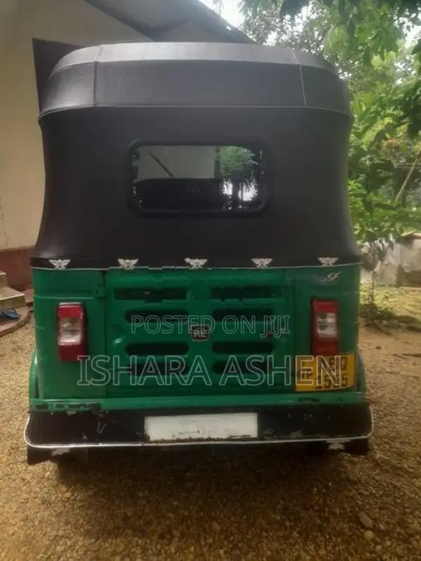 Bajaj RE 2017