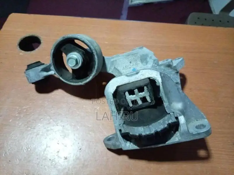 Nissan X-Trail HT32 Engine Mount
