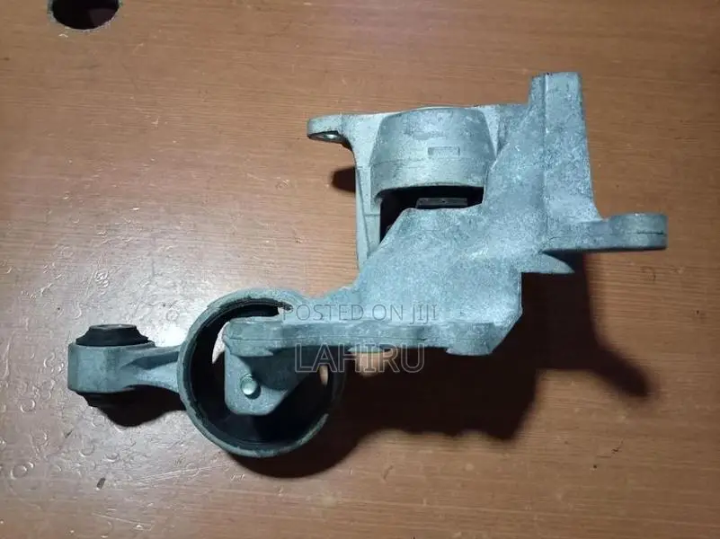 Nissan X-Trail HT32 Engine Mount
